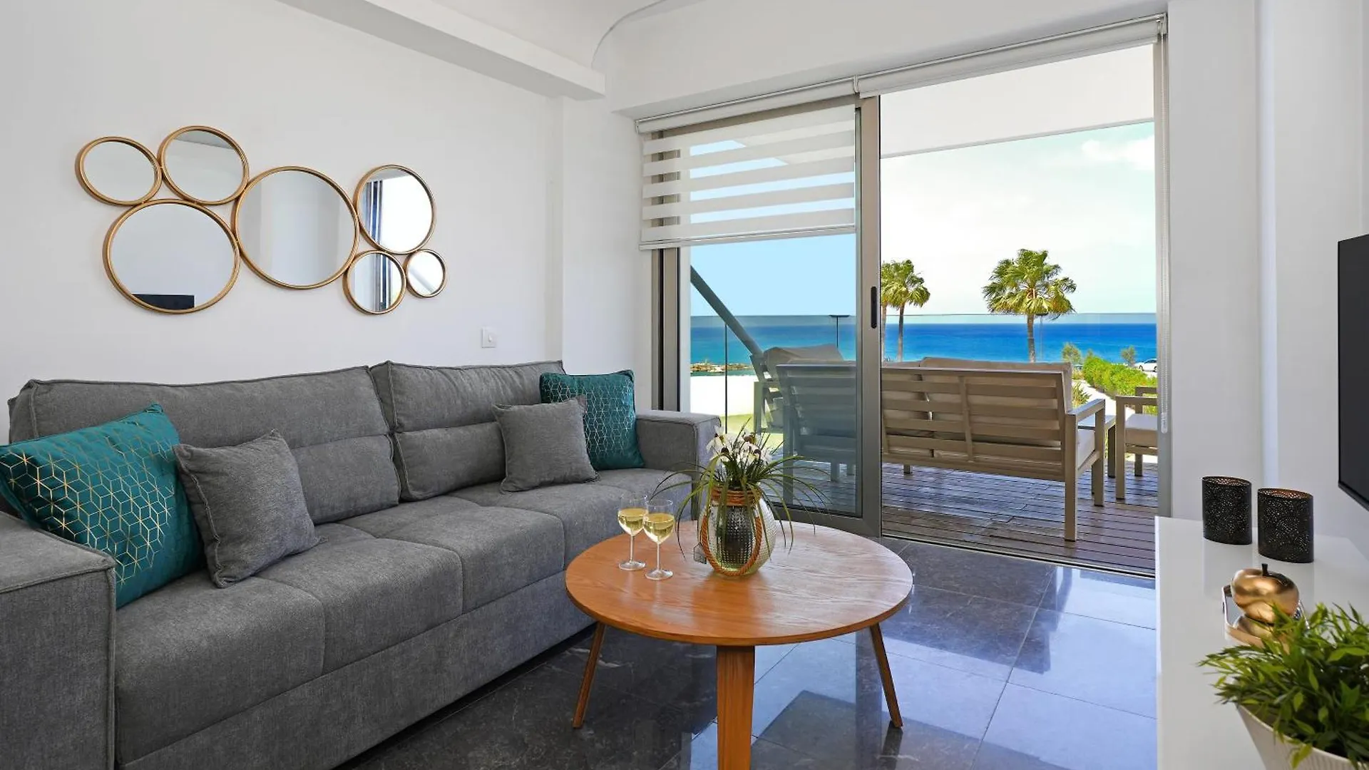 Jenny - Beachfront Apartment location
